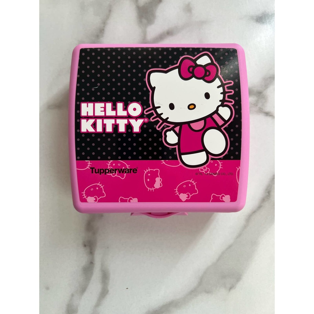 Tupperware Hello kitty sandwich keeper